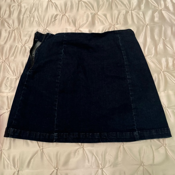Abound Miniskirt Size Large - Picture 3 of 3